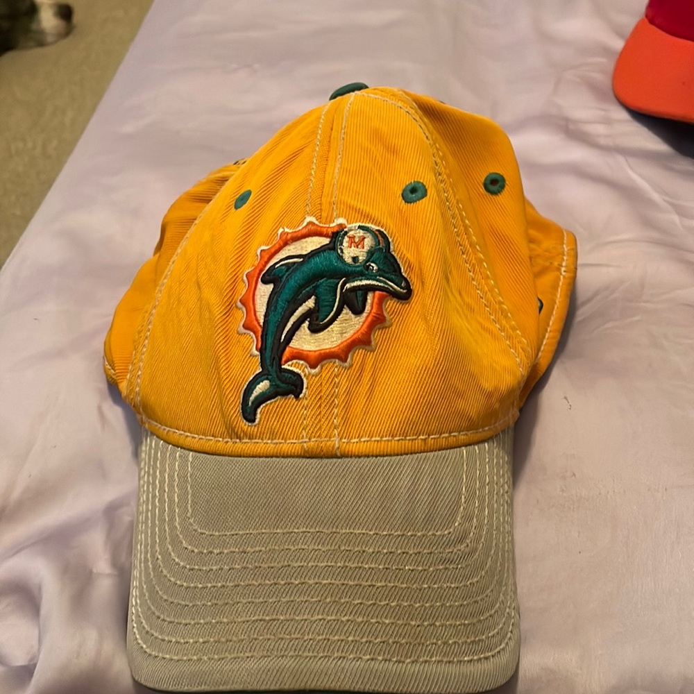 Used Miami Dolphins sideline hat - Reebok - M/L size